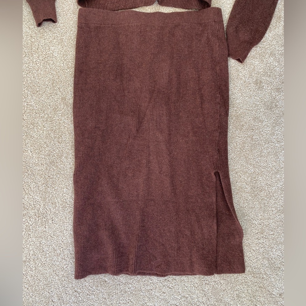 House of Harlow Two Piece Brown Sweater Top and Skirt - Picture 3 of 10